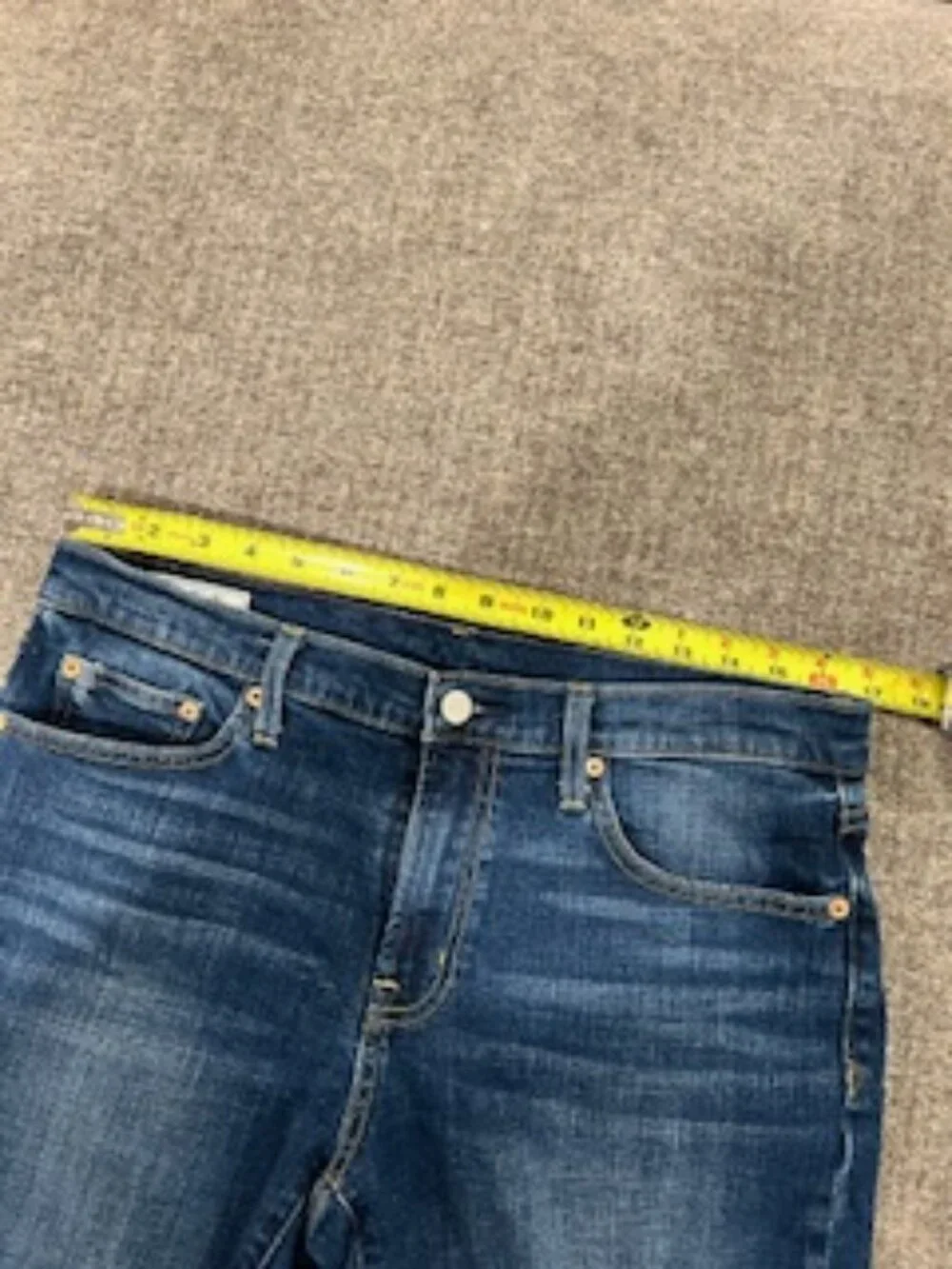 Women's Classic Gap Denim Shorts, Size 10 - Picture 7 of 9